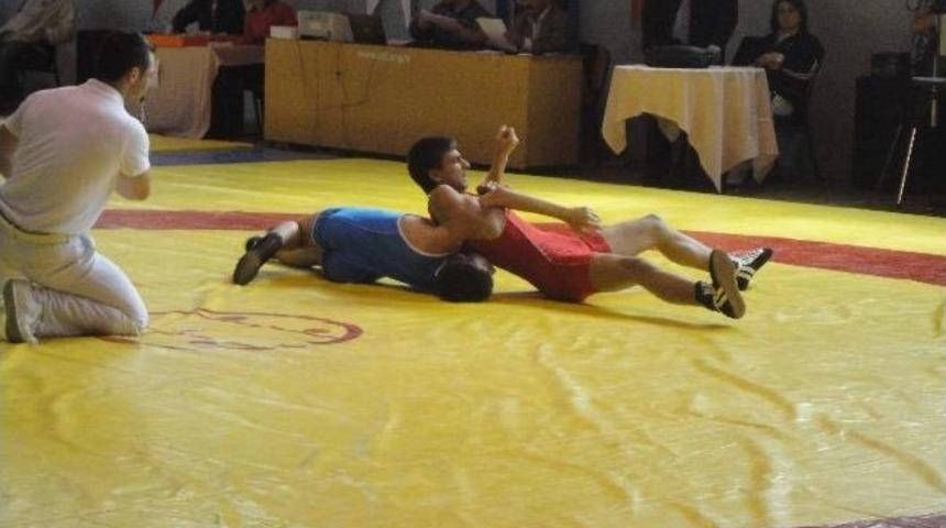 Erkek Yetiştirme Yurdu G&uuml;reş Takımı Antalya&rsquo;ya Gidiyor