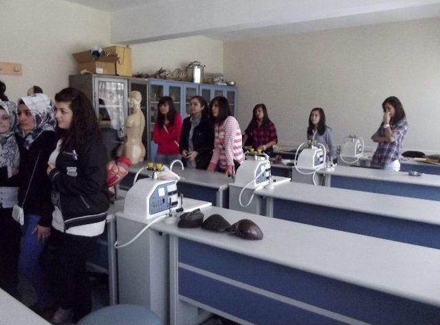 Gediz Kız Teknik Ve Meslek Lisesi Öğrencileri Uşak Üniversitesi'ni Çok Sevdi