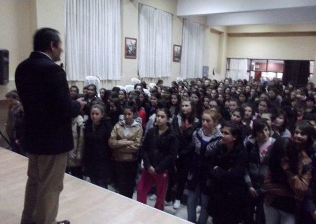 Anadolu Üniversitesi Dekan Yardımcısı Doç. Dr. Mehmet Gültekin Gediz Kız Teknik Ve Meslek Lisesi'ni Ziyaret Etti