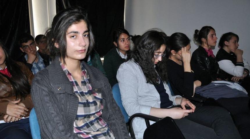 Midyatlı &Ouml;ğrenciler &lsquo;120&rsquo; Filmini Izledi