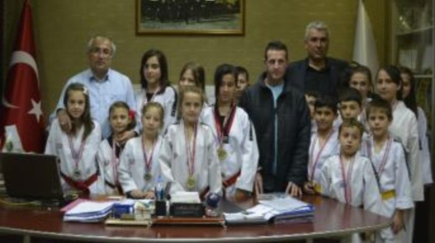Tavşanlı'ya 20 Madalya İle D&ouml;nd&uuml;ler