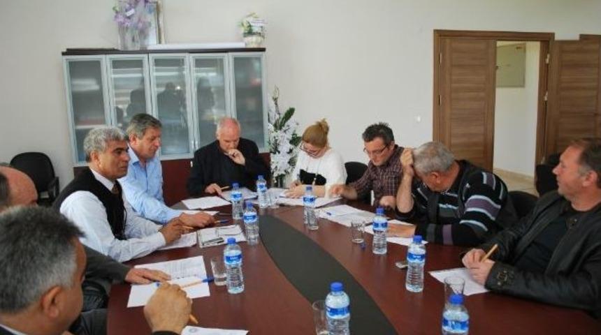 K&uuml;&ccedil;&uuml;kk&ouml;y Belediye Meclisi 4. Onur Yılını Kutladı