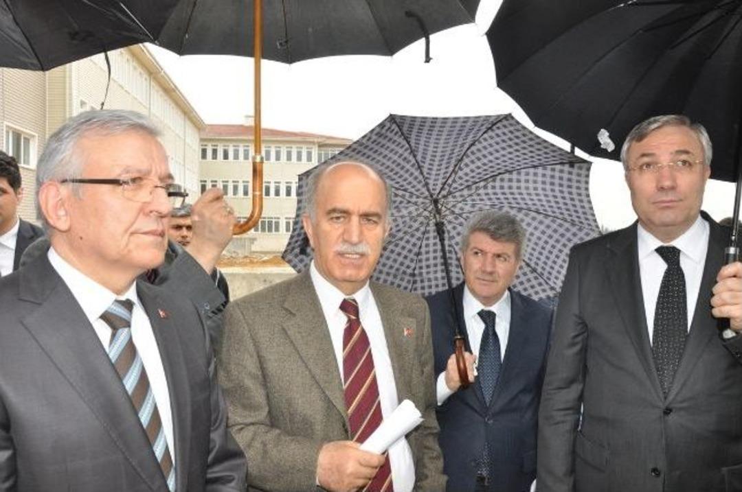 T&uuml;rkiye'de Bir Hayırsever Tarafından Yaptırılan İlk Eğitim Kampusunu Başbakanın A&ccedil;ması Bekleniyor