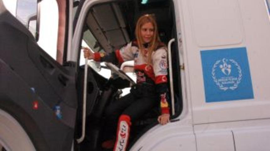 Milli Rallici Çetinkaya, Diyarbakırlı Çocuklarla Bir Araya Geldi