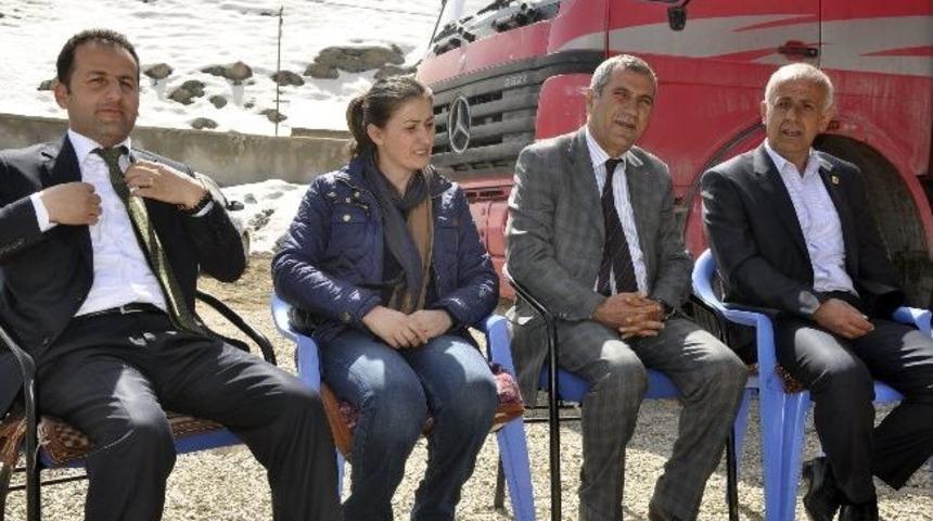 Suriyeli K&uuml;rtler İ&ccedil;in Toplanan Yardımlar G&ouml;nderildi