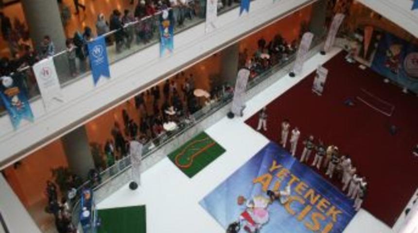 Yetenekler AVM'lerde Keşfediliyor