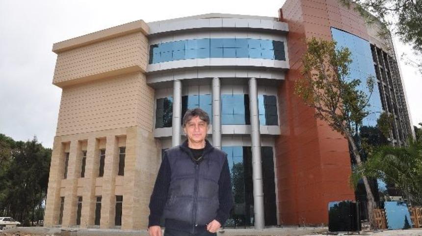 D&uuml;nyaca &Uuml;nl&uuml; Ressam, Torbalı&rsquo;da Resim Kursu Verecek