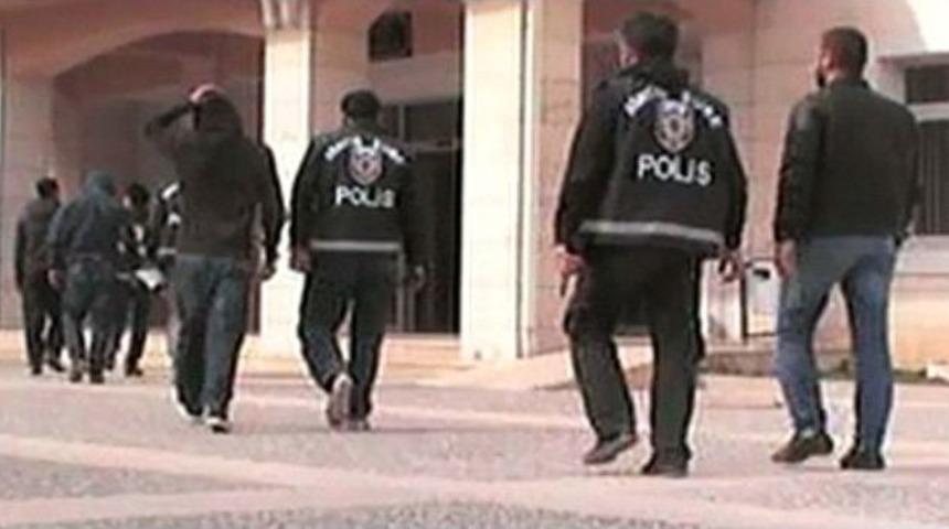 Siirt'te Hırsızlık Yaptığı Tespit Edilen 4 Kişi Tutuklandı