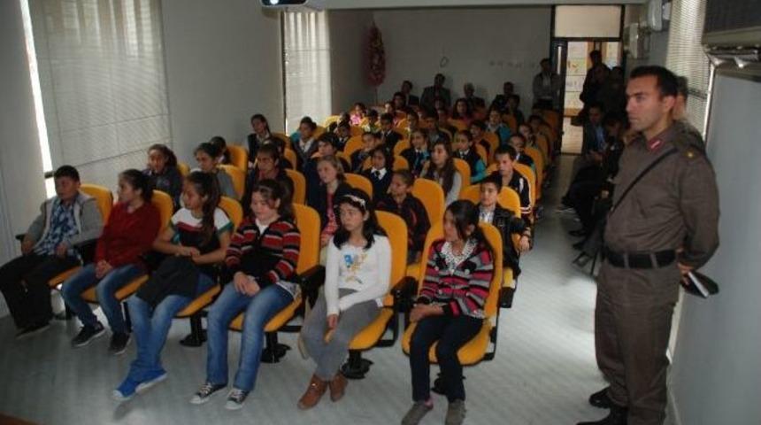 Jandarma &Ouml;ğrencilere M&uuml;ze Ve &Ouml;ren Yerlerini Gezdirdi