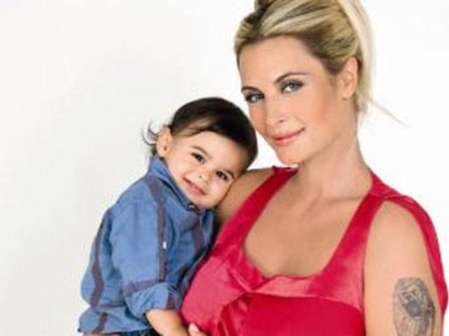 &Uuml;nl&uuml;lerin aşk jestleri 4