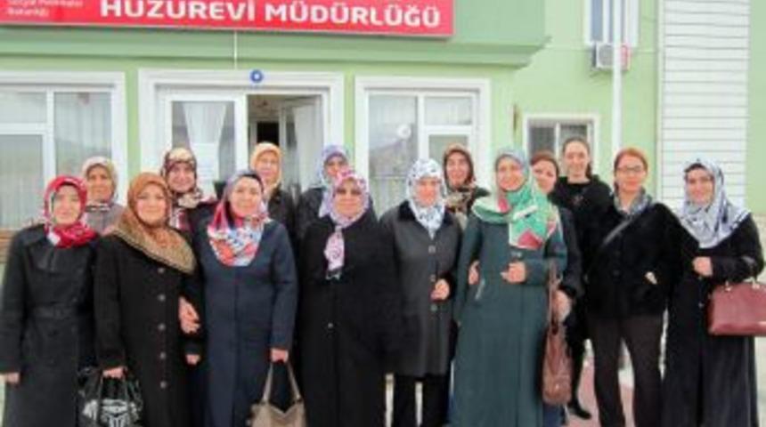 Kırşehir Aktif Yaşam Derneği &Uuml;yeleri Huzurevini Ziyaret Etti