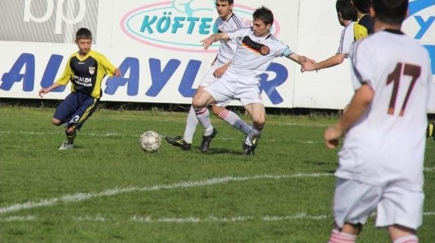 S&uuml;per Amat&ouml;r Ligin En Gen&ccedil; Oyuncusu