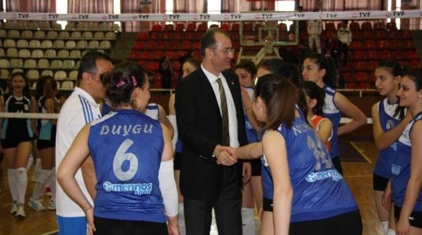 T&uuml;rkiye Voleybol Federasyonu Başkanı &Ouml;zkan Mutlugil Merinos Spor'u Kutladı