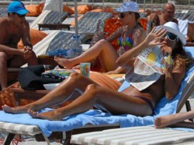 &Uuml;nl&uuml;lerin aşk jestleri 8