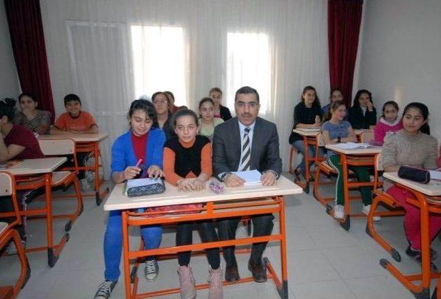 Öğrencilerin Kitabı Da Dershanesi De Belediyeden