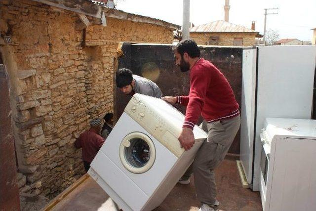 Beyşehir’de Evi Yanan Aileye Yardım