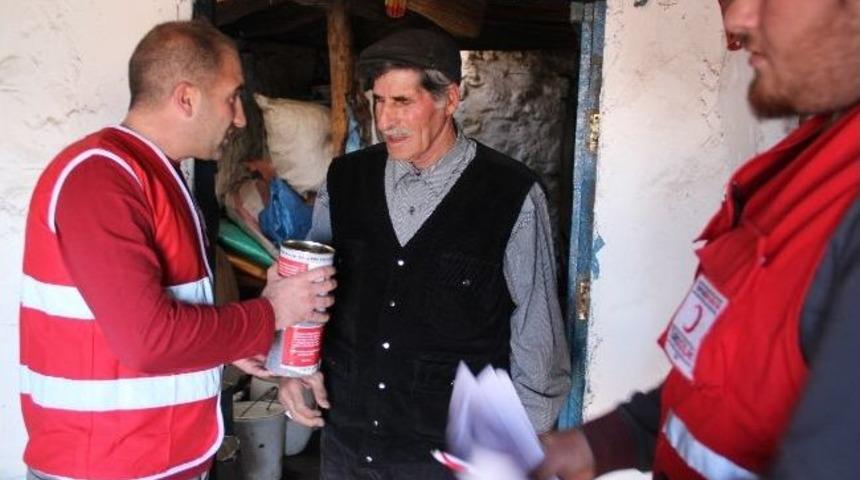 T&uuml;rk Kızılayı &Ccedil;ıldır Şubesi Kavurma Dağıttı