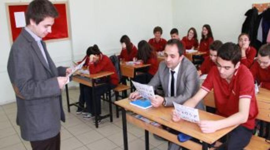 Empati I&ccedil;in &Ouml;ğretmenler &Ouml;ğrenci, &Ouml;ğrenciler &Ouml;ğretmen Oldu