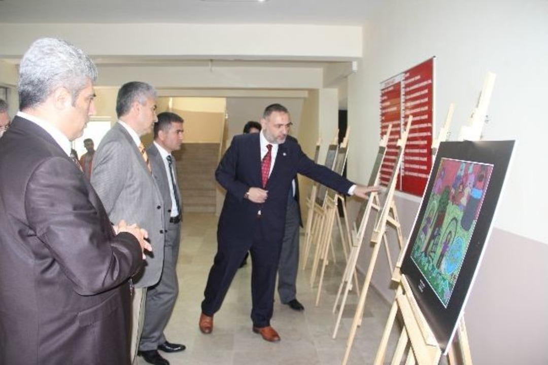 &Ccedil;ocuk Haklarının Anlatıldığı &Ouml;d&uuml;ll&uuml; Resimler Sergilendi