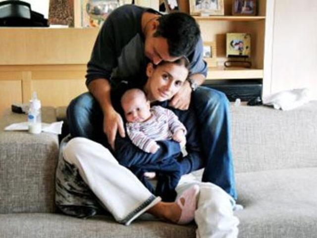 &Uuml;nl&uuml;lerin aşk jestleri 11