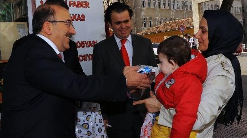 Başkan G&uuml;mr&uuml;k&ccedil;&uuml;oğlu Vatandaşlarla İ&ccedil; İ&ccedil;e