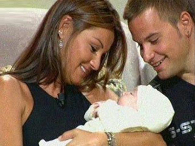 &Uuml;nl&uuml;lerin aşk jestleri 13