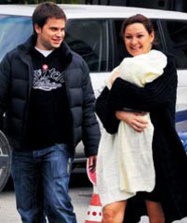 &Uuml;nl&uuml;lerin aşk jestleri 14