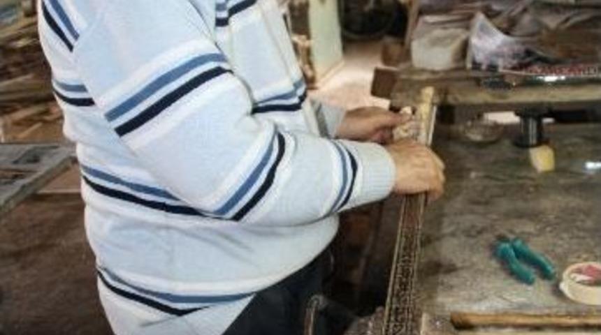 &Uuml;nl&uuml;lerin Sazcısından Yanmayan Ve Ses Ge&ccedil;irmeyen Boya