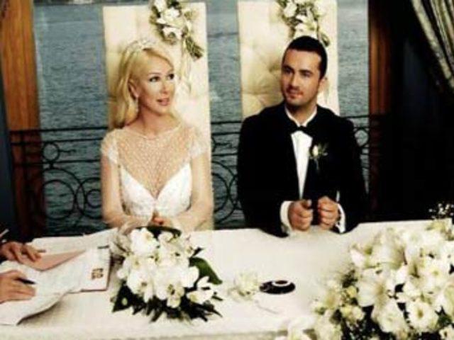 &Uuml;nl&uuml;lerin aşk jestleri 15