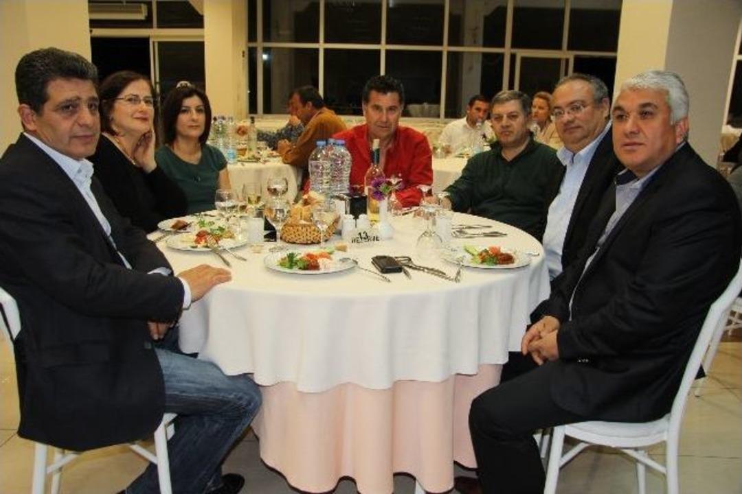 İnsanlar Uyurken &Ccedil;alışan Belediye Personeline Teşekk&uuml;r Yemeği