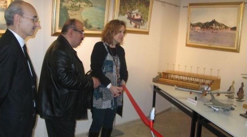 Ayt&uuml;l Akal &Ccedil;ocuklarla Buluştu