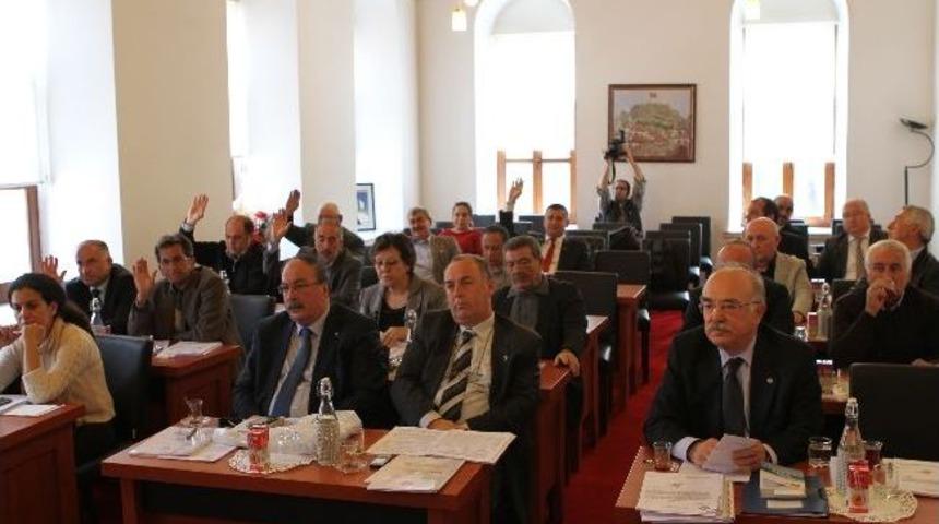 Belediye Meclisinde Faaliyet Raporuna Muhalefet Tepkisi