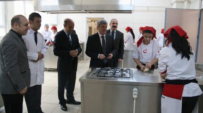 Bursa'da Mesleki Eğitim Oranı Y&uuml;zde 65&rsquo;i Buldu