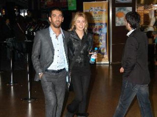 &Uuml;nl&uuml;lerin aşk jestleri 18