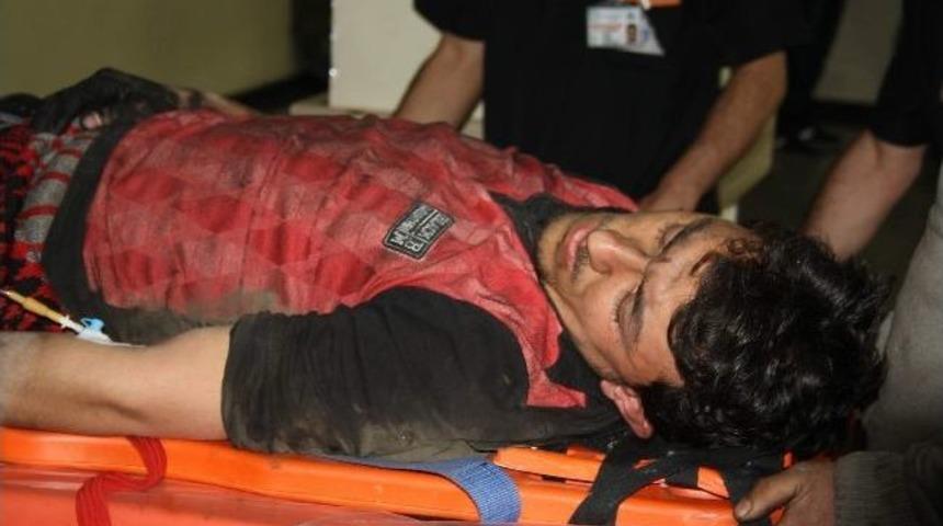 Tamir ettiği otob&uuml;s&uuml;n altında kaldı