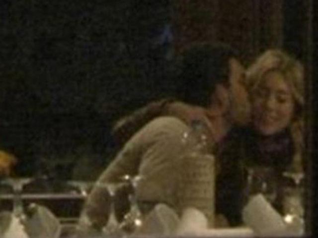 &Uuml;nl&uuml;lerin aşk jestleri 19