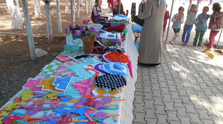 Ak&ccedil;akaleli Eğitim G&ouml;n&uuml;ll&uuml;lerinden Fakir &Ouml;ğrencilere Destek