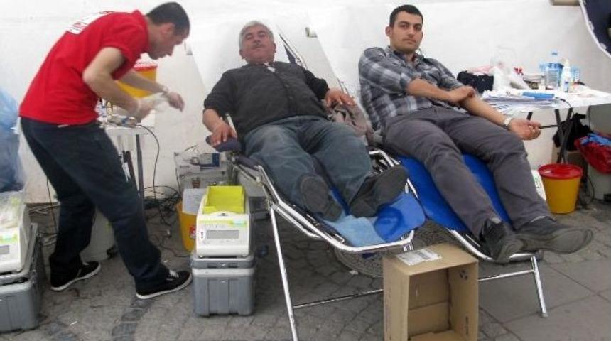 En G&uuml;venli Kan G&ouml;n&uuml;ll&uuml; Bağış&ccedil;ıların