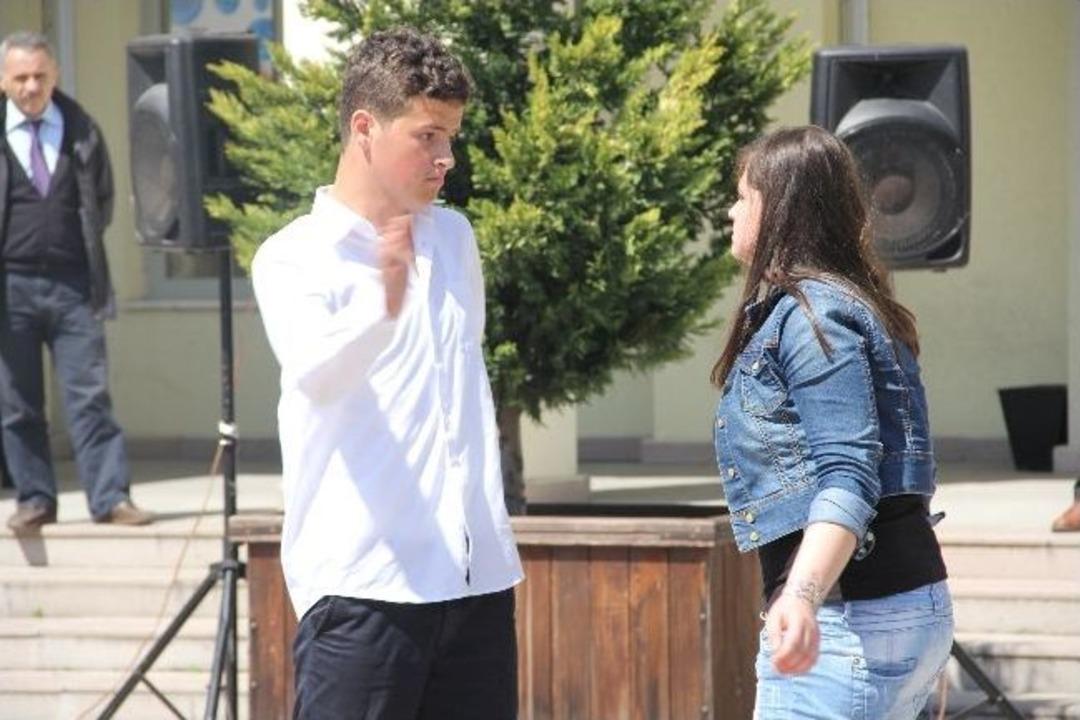 Sakarya Adliyesi&rsquo;nde Kadına Şiddet Tiyatrosu