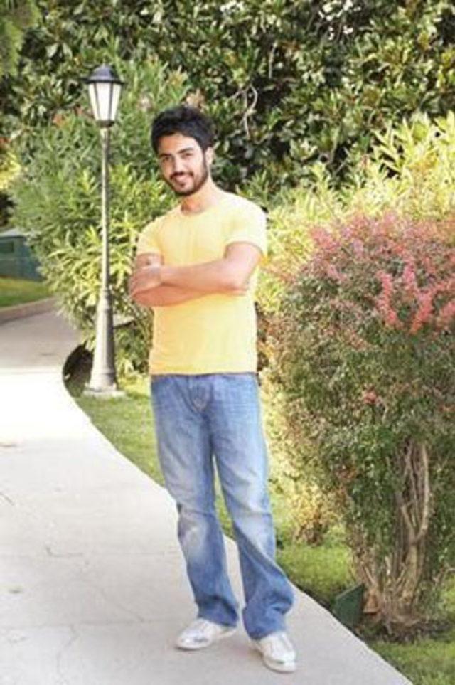 &Uuml;nl&uuml;lerin aşk jestleri 23