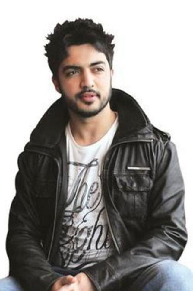 &Uuml;nl&uuml;lerin aşk jestleri 24