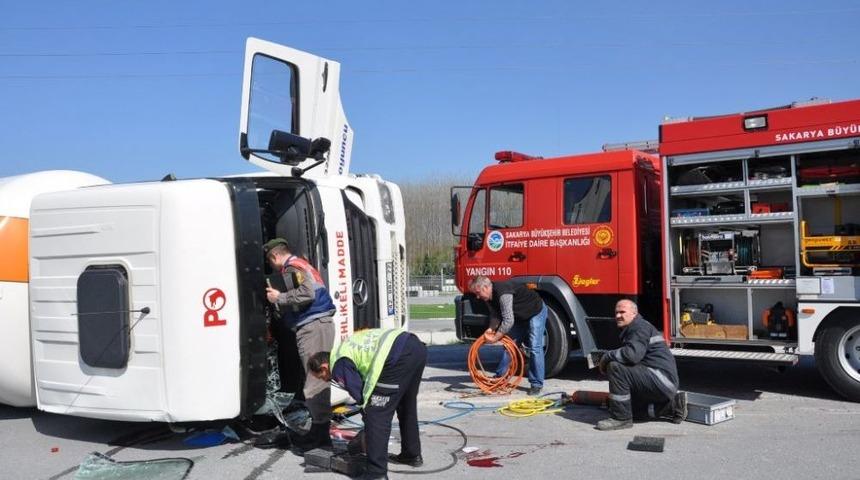 LPG Tankeri Devrildi; 1 &ouml;l&uuml;