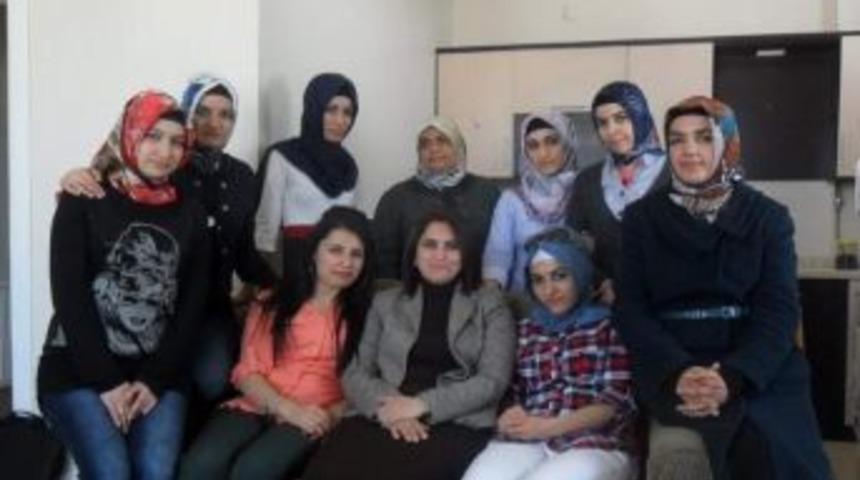 Pektaş, &Uuml;niversiteli Gen&ccedil;lerle Buluştu