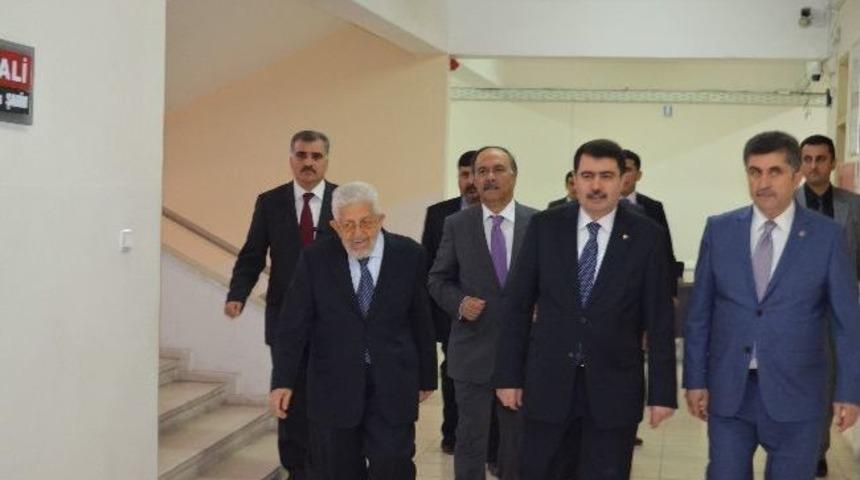 Recai Kutan Ve Kızılay Derneği'nden Valiye Ziyaret