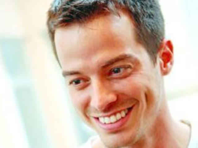 &Uuml;nl&uuml;lerin aşk jestleri 26