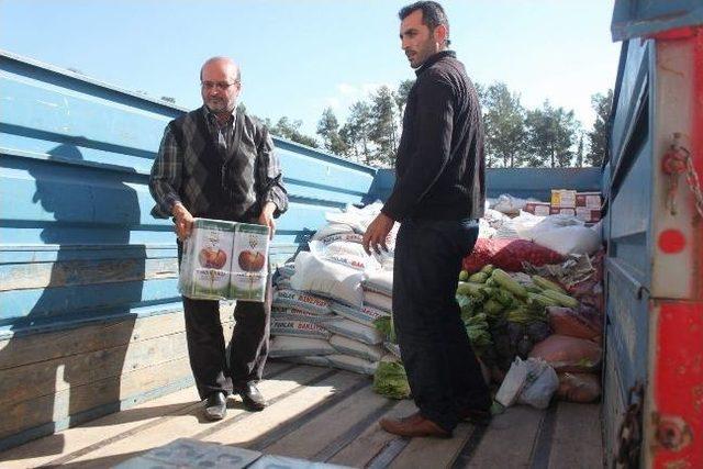 Şanlıurfa Suriye Yardım Platformu, Telabyad’da Yardım Malzemeleri Dağıttı