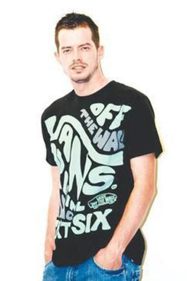 &Uuml;nl&uuml;lerin aşk jestleri 27