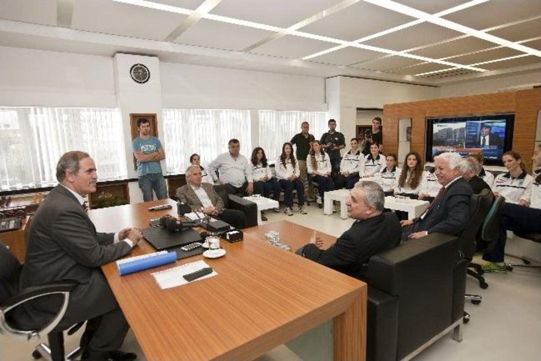 Başkan Altepe Voleybolculara Moral Verdi