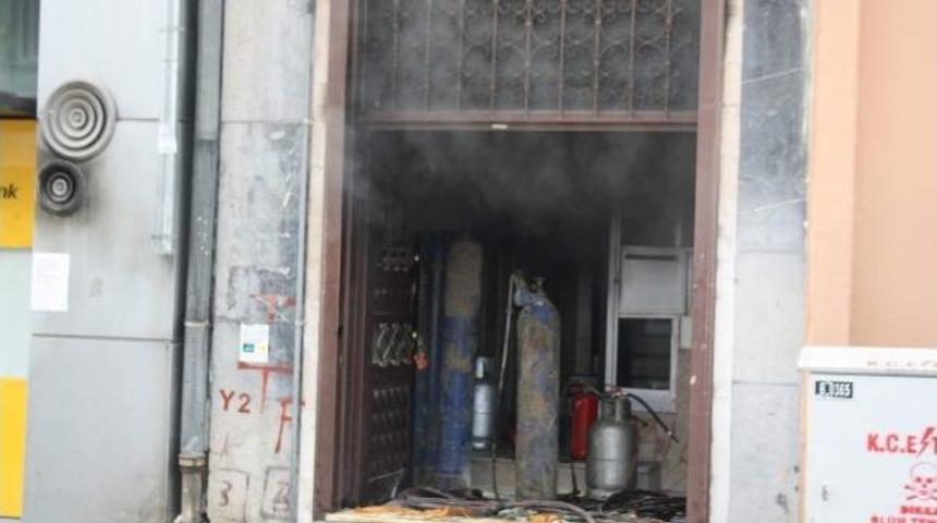 Vakıf Bank&rsquo;ın Eski Binasında Yangın