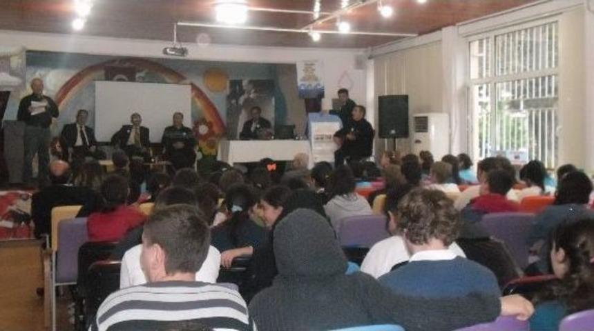 &Uuml;lkem Koleji &Ouml;ğrencileri K&uuml;t&uuml;phaneyi Gezdi